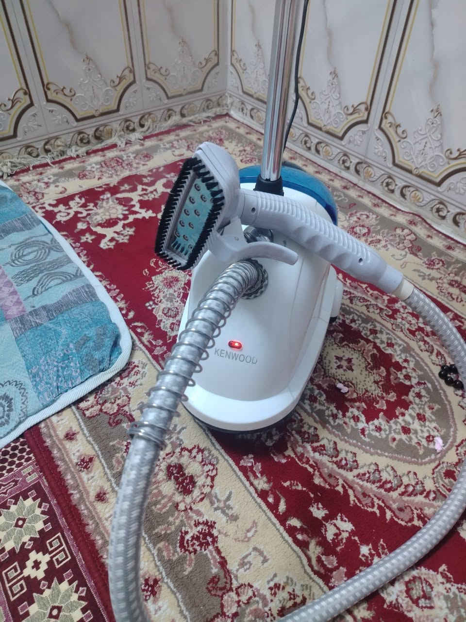 مكوه بخاري جديد فقط بيه لحيم بسيط بالدبه مال الماي شغال ماخذه ٥٠ قبل أسبوعين الباب الأول بيع ٣٥ بدون عمله الي يريده يتفضل خاص هاتف*********** بيه واتساب الرقم
