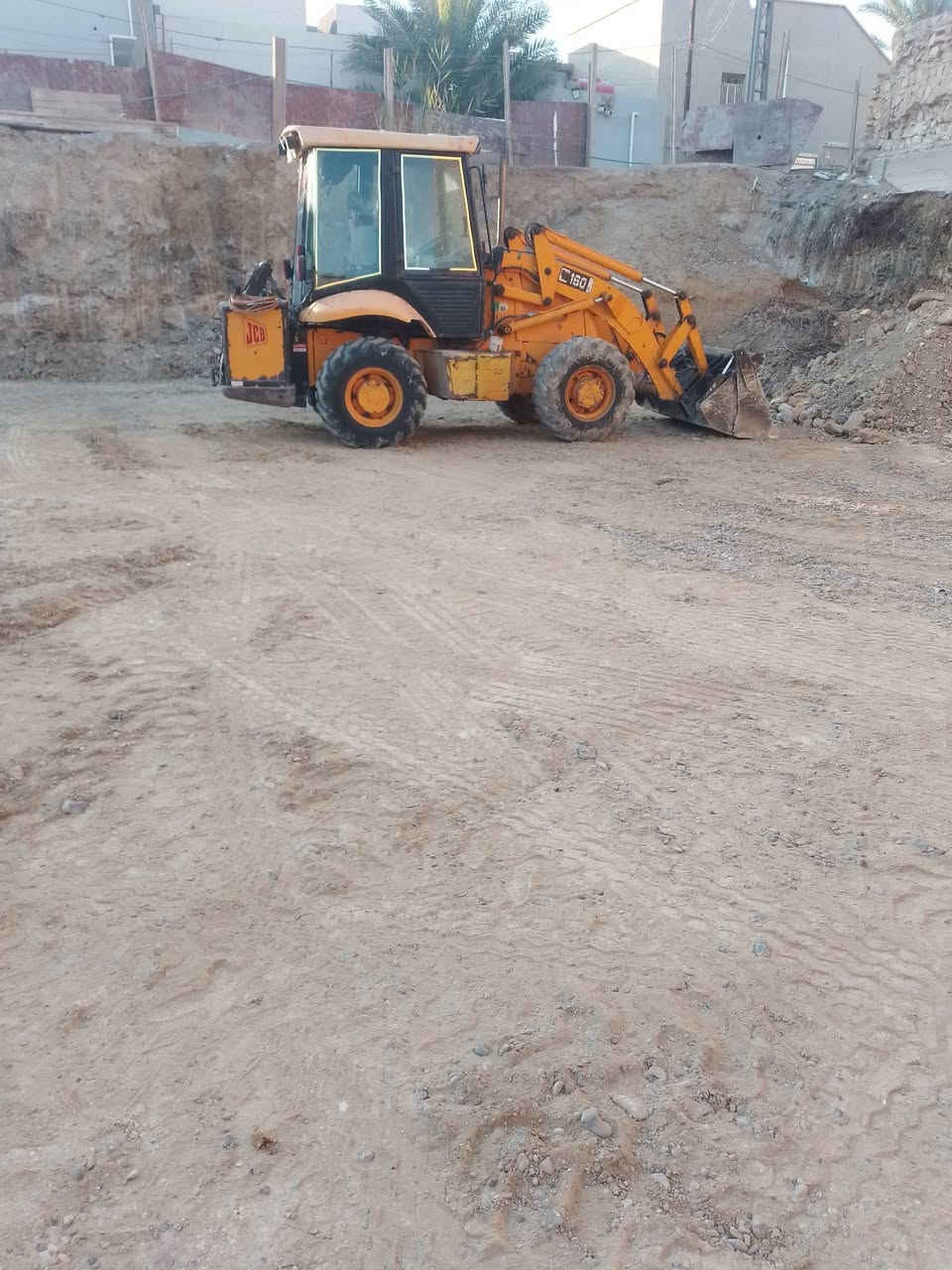 للبيع شفل جي سي بي
حجم/ 40 
موديل/ 2002 
السعر/ 110 ورقات وبي مجال 
العنوان/ الانبار قضاء هيت 
الاتصال/ ***********
