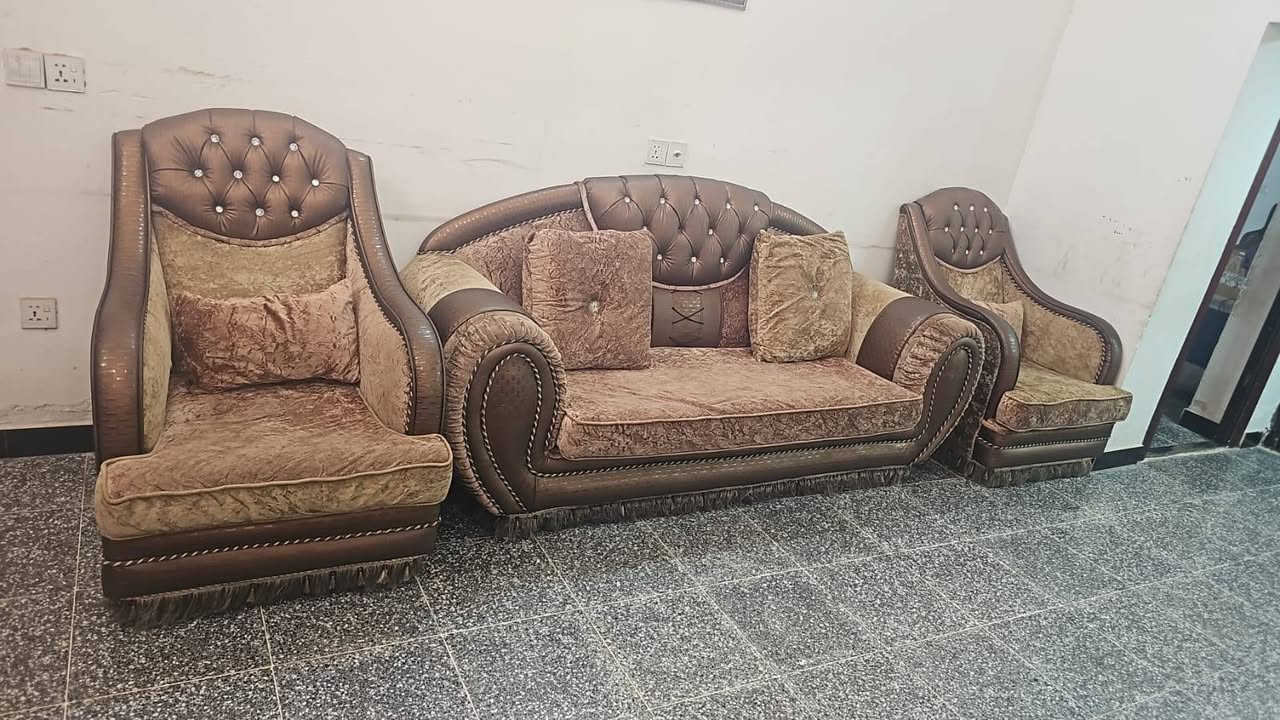 الجوزي ٨٠٠ خشب صاج
الازرق ٢٥٠ 
غزالية


**إذا كنت صاحب هذا الإعلان وتريد حذفه لأي سبب، رجاءا أرسل رسالة إلى الدعم الفني**