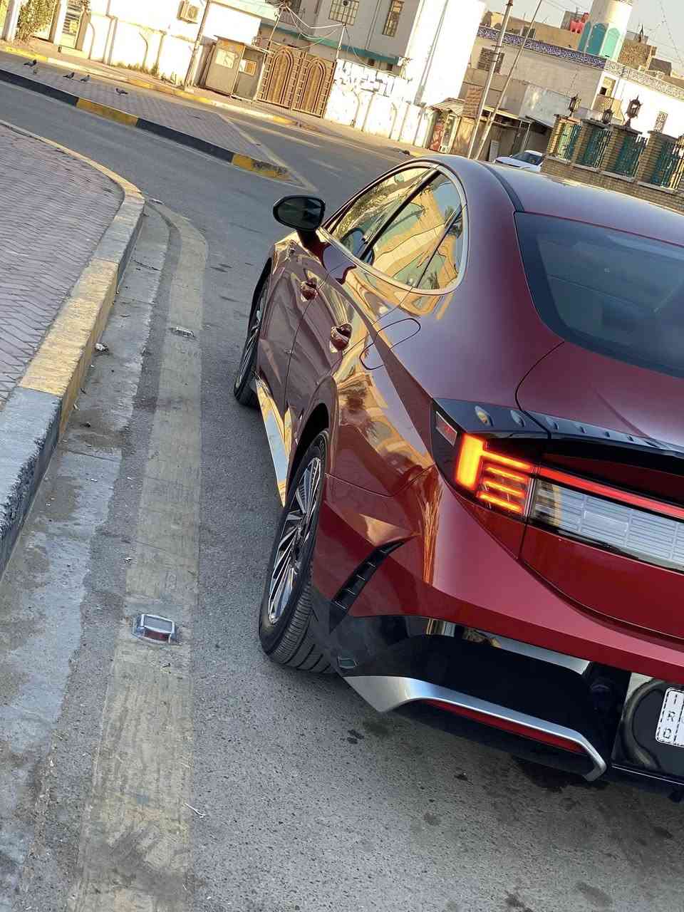 هونداي سوناتا هايبرد 2024 بيع فقط
HYUNDAI Sonata hybrid  2024
🚘وارد امريكي بيها فقط بارد وتكحيل بلبنيد دعامية مبدلة 
🚘 الممشى 19.000km  
🚘 موديل 2024 
⚙️ حجم المحرك 2.0L  هجين 🌿
⚙️ مرتبط بناقل حركة أوتوماتيك 
⚙️ يبلغ عزم الدوران 393 نيوتن/ متر 
🐎 بقوة 195 حصان 🐎🐎
🔑 مفتاح التشغيل بصمة 
🚗 دفع ثنائي FWD 
‼️ اريل نفكيتر 
📍رادار امامي 
📍رادار خلفي 
📍رادارات جانبية  
💡لايت زينون + LED متصل 
🔦️ بك لايت LED متصل 
🚘 دخول بصمة ذكي 
🛞 حجم الاطار 215/55R17
🛞 ويل كب 17
🛞 4 دسك
🛞 حساسات ضغط الاطارات 
✨️ المرايا قابلة للطي 
🎈عدد AIR BAG 6
🚗 هاند بريك كهرباء 
🚗 ا ABS 
🖥 دشبول شاشة
🖥 شاشة 
📷 كاميرا دوارة 
💡الانارة الداخلية LED 
⭕️ مقود جلد حياكة 
🛣 مثبت السرعة Cruise 
🎶 المودات والاوامر الصوتية 
🎶ا Bluetooth    
🔋شاحن هاتف Wireless 
⚡️مخرج منفذ الطاقة 
🔍فحص نظام السيارة 
💺تتسع المقصورة ل 5 ركاب
💺المقاعد مخمل ابيض
💺حركة المقاعد الأمامية كهرباء 
‼️ المرآة الوسطية أوتو دم 
❄️ تبريد شاشة مناخين منفصلين 
❄️ قطعتين تبريد 
❄️ تبريد خلفي
🚘 أوضاع القيادة Drive Mode 
🚘 أوتو هولد Auto Hold  
⛷️ نظام مانع الانزلاق 
🥤حاملات الأكواب
🚘 تطعيم الدواخل بالخشب الطبيعي 
🚘جميع الارباكات سليمة 

 السيارة رقم بغداد بأسمي تحويل مباشر

السعر (215 ورقة )بيها مجال بسيط

شاصي ؛ KMHL34JJ7RA099678
صور الحادث موجودة
للاستفسار :-***********
مكان السيارة بغداد الاعظمية
