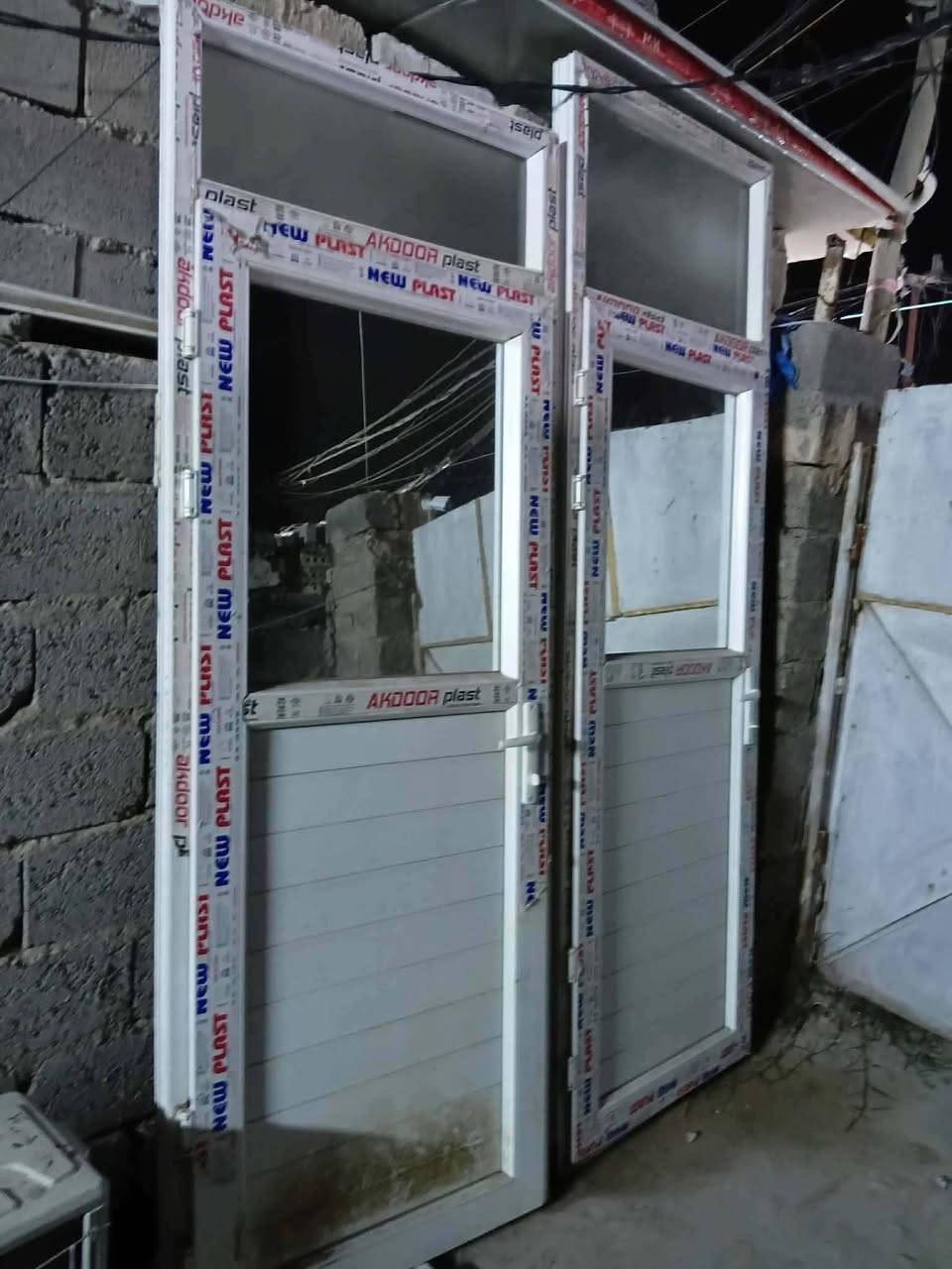 بيبان ٣ حديد جدد و ٣ خشب ١ المنيوم للبيع المكان ابو الدشير شارع الضغط سعر باب ٧٥ الف *********** شراي تصل
