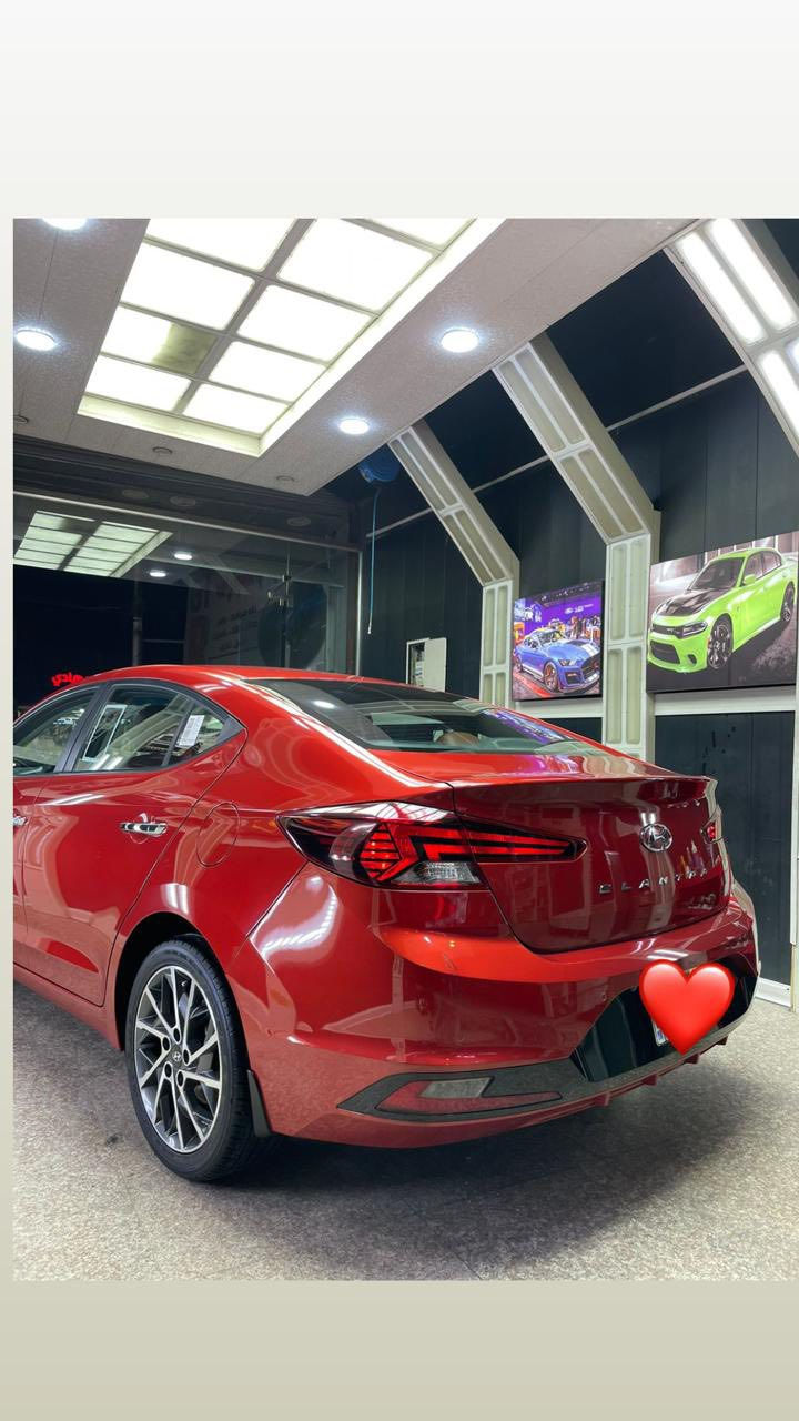 (النترا 2020خليجي )
(ماشيه ٧٣الف فقط )
(سياره جديده بمعنى الكلمه بعده بلزكات الشركة)
(مواصفات فووول 1 على 1 ) اعلى شي بلمواصفات 
(رقم بغداد مشروع وطني )
حجم المحرك 0.DOHC/  L2 يعني 2000 مرتبط بكير 6سرعات 
(مفتاح التشغيل بصمة عدد 2) الباب بصمة السايق والصدر 
كشنات جلد بقلاوة لونين اصلي 
فتحة سقف سلايد روف  
كاميرا خلفي دواره حساسات خلفي حساسات امامي
 قطعتين تبريد اربع انضمة قيادة ECO / NORMAL/ SPORT Smart اشاير بلمري اشارة ترحيب عند الاقتراب  
جنطة ذكية عند الاقتراب تفتح 
كير at المرغوب 
ملاحظة : سبير منازل بعده 
تخم تاير جديد 
مكاني بغداد الكاظمية 
للتواصل ***********
