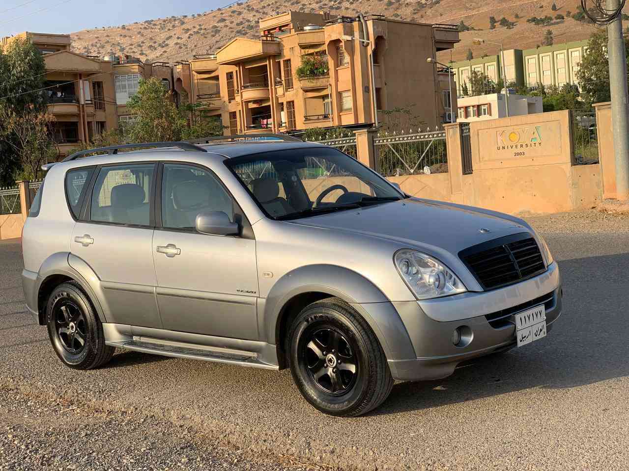 سانگیۆنگ ڕیکستۆن 2008 قەپات مواسەفات 240 هەزار ڕۆیشتوە 
ناوزەردە 
کوشن جلد و هیتەرە 
سلایدە 
کوشن خەزن 
ئاوێنەی لاکان لەگەل بەگ نزم دەبێ ئاوێنەی هیتەرە 
دەبل ئەکسل
تەحدید سرحە 
گێر و مەکینە ماسلیس بیلادی بەشەرت 
شەش پستۆنە 
هەزەی نوێیە تا 2027
بەناوکردن بە شەرتە 
سەیارە دەعامی لۆ دەعامی بە شەرت سبوغی نیە 
زۆر جوان مایتەوە 
0750 751 68 94 أربيل, العراق
