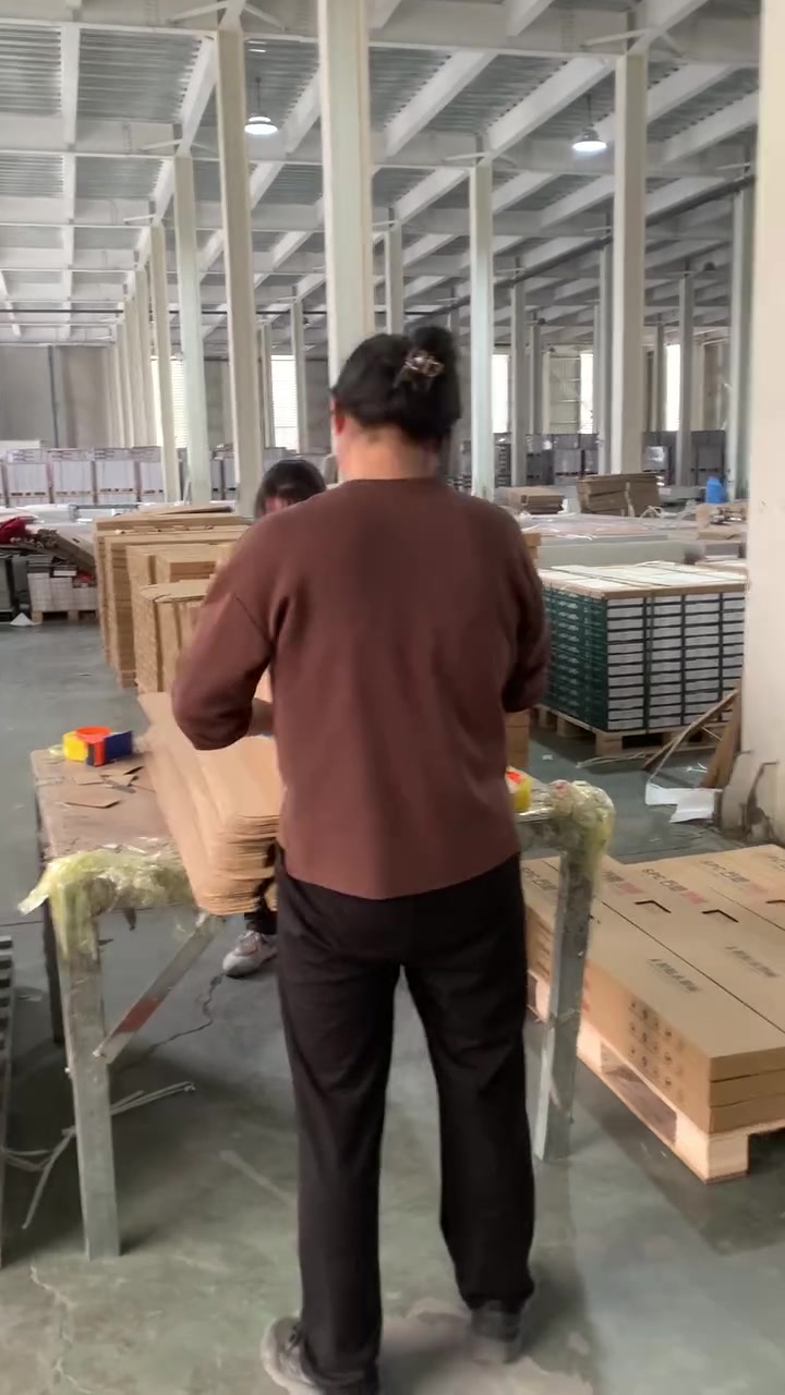 Packing and shipping  #spc flooring


**إذا كنت صاحب هذا الإعلان وتريد حذفه لأي سبب، رجاءا أرسل رسالة إلى الدعم الفني**
