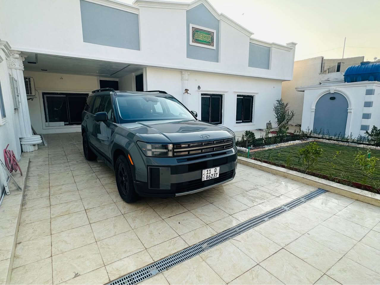 سلام عليكم بيع مستعجل ماكو هيج سعر وموديل ومواصفات 
فقط حادث مريكه بجم كبس 
صور الحادث بل منشور 
والسونار مرفق بل منشور سياره بيها موصفات ساعه إذا كتب بعد وعتذر علا الطاله 
هيونداي سنتافيا SANTAFE
سنة الصنع 2024   مواصفات
السعر 198 وبيها مجال جدن قليل بل خير الصير من نصيبه ماكو هيج سعر وموديل
اربع كامرات محيطيه
*********** 
رادارات محيطيه امامي و خلفي و صفح 

عداد المسافه المقطوعه .20 الف يعني زيرو

اللون اسمنتي 

داخل اسود 

حجم محرك 2.5 تيربو 

كير بوكس اوتوماتيك 8 نمر 🐅 

دخول ذكي ( بصمة ) وتشغيل عن بعد 

فول تحكم ستيرن 

شاشة apple carplay and android auto 

كاميرا خلفية دوارة

حساس امامي6 وخلفي 6

 شاشة كبيرة متصلة ( GPS )

7 مقاعد

صندوق كهرباء

كراسي كهرباء 

تدفئه و تبريد مقاعد أماميه

دفئه المقاعد الخلفيه

تدفئه سيترن

شاحن لاسلكي عدد 2 

مانع انزلاق 

4 وضعيات قيادة 

مساعد نزول المنحدرات 

3 قطع تبريد 

زر تشغيل واطفاء الحساسات 

اوتو هولد AUTO HOLD 

شحن لاسلكي

هاند بريك كهرباء 

رقم بغداد بسمي مشروع وطني

مكان السيارة بغداد الدوره 
الهاتف *********** Colombo, Sri Lanka
