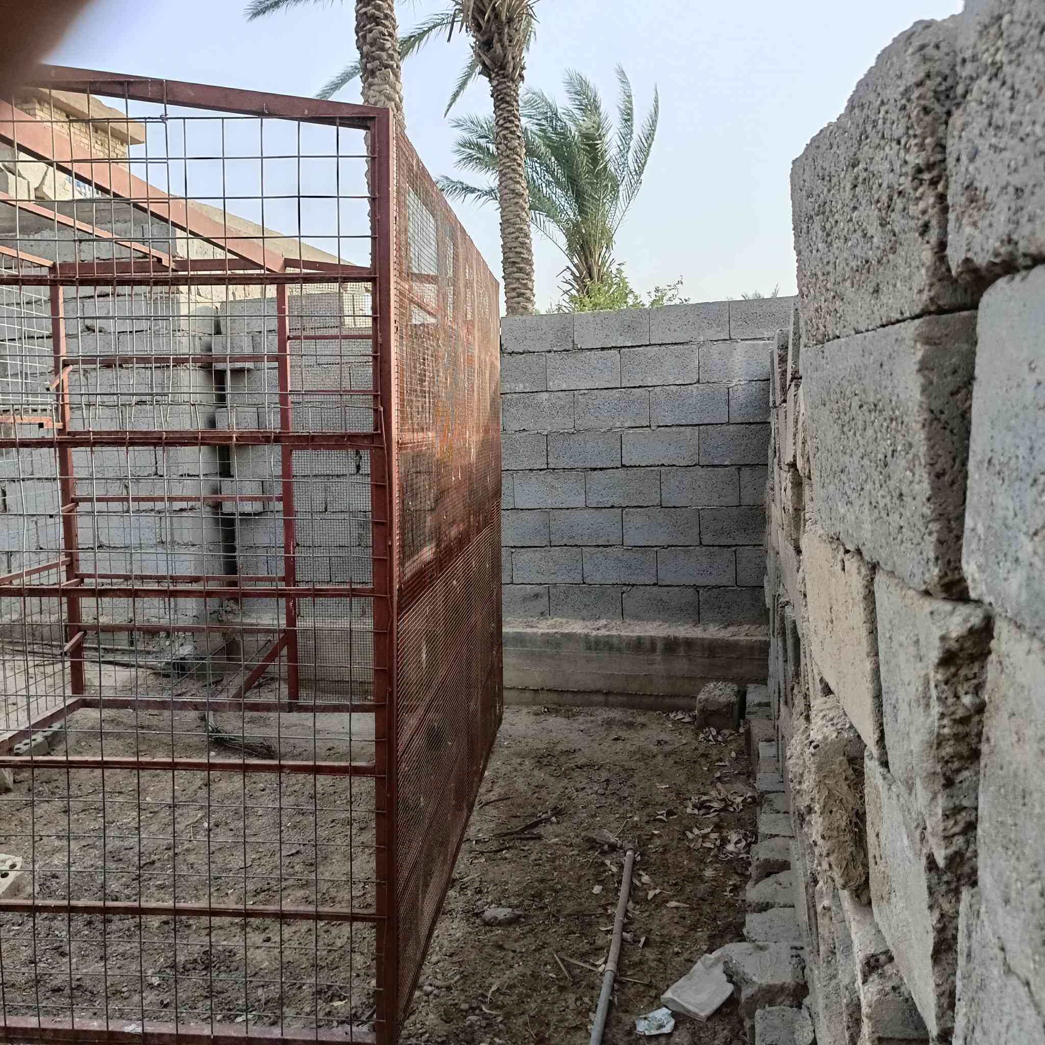 قفص للبيع حديد درجى اولى وشغل كله مضبوط الطول 3 والعرض 2  السعر 275 الف 
للتواصل عالرقم ***********
مكاني الصقلاوية
