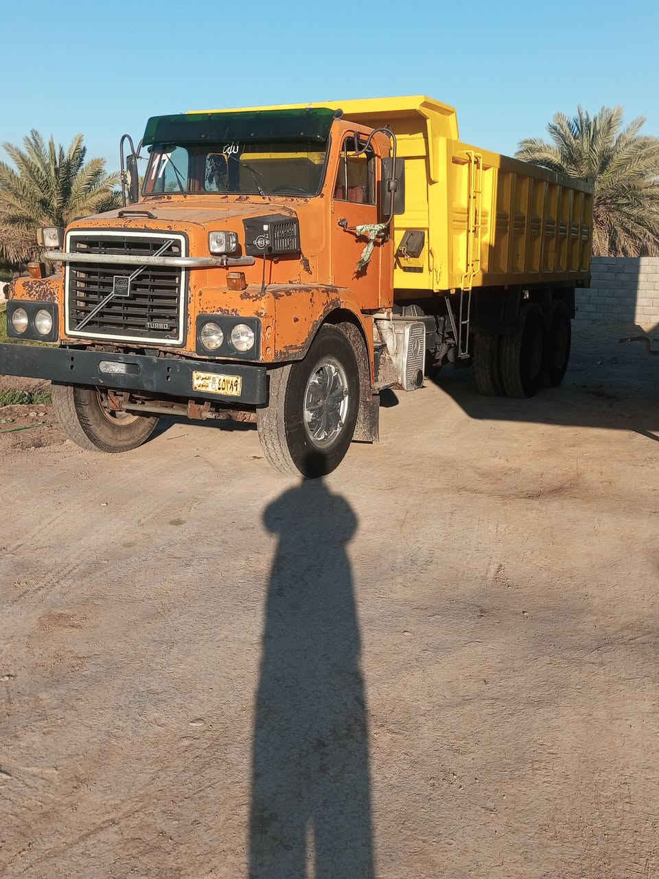 سلام عليكم فالفو للبيع موديل82سعر16مليون وبيها مجال مكاني واسط الصويره ***********
