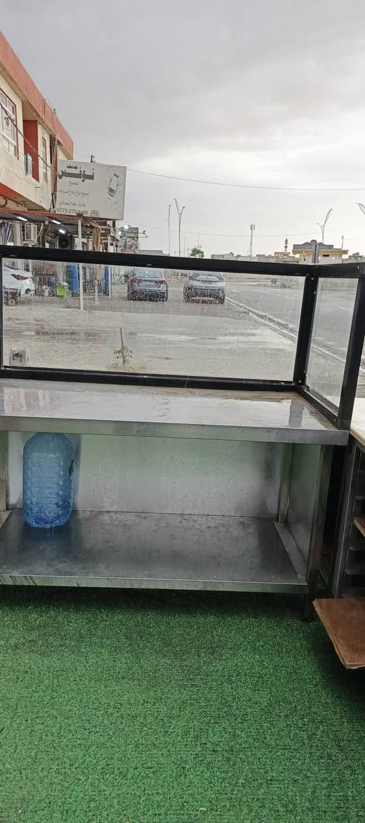 ميز مطاعم للبيع مع جهاز همبركر نضيف اتصل على الرقم
*********** كركوك, العراق
