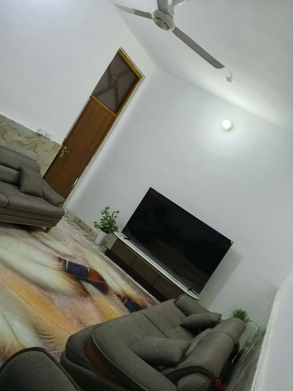 السلام عليكم ،،

#دار سكن طابو زراعي للبيع 

الموقع/ السياسيين الزراعي #ثاني دار عن التبليط

مساحة الدار / ١٢٥ متر (مربع ) ١٠ متر في ١٥ متر 

 بناء حديث الطابق الاول استقبال وصالة ومطبخ 
#وغرفتين نوم وصحيات #بناء طابوك 

السعر/ ٧٢وبي مجال 

للاستفسار اكثر الاتصال على الأرقام التالية 

📞***********📞***********
