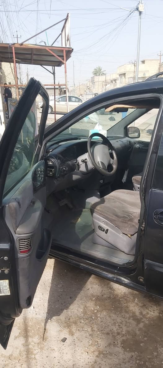 السلام عليكم دوج كرفان موديل ٢٠٠٠ بتره اريد مراوس بطويله سياره خير من الله تدفئه تبريد شغال التبريد قطعه وحده كير و محرك فول محرك ٣٣٠٠ مكان السياره الشعب ***********
