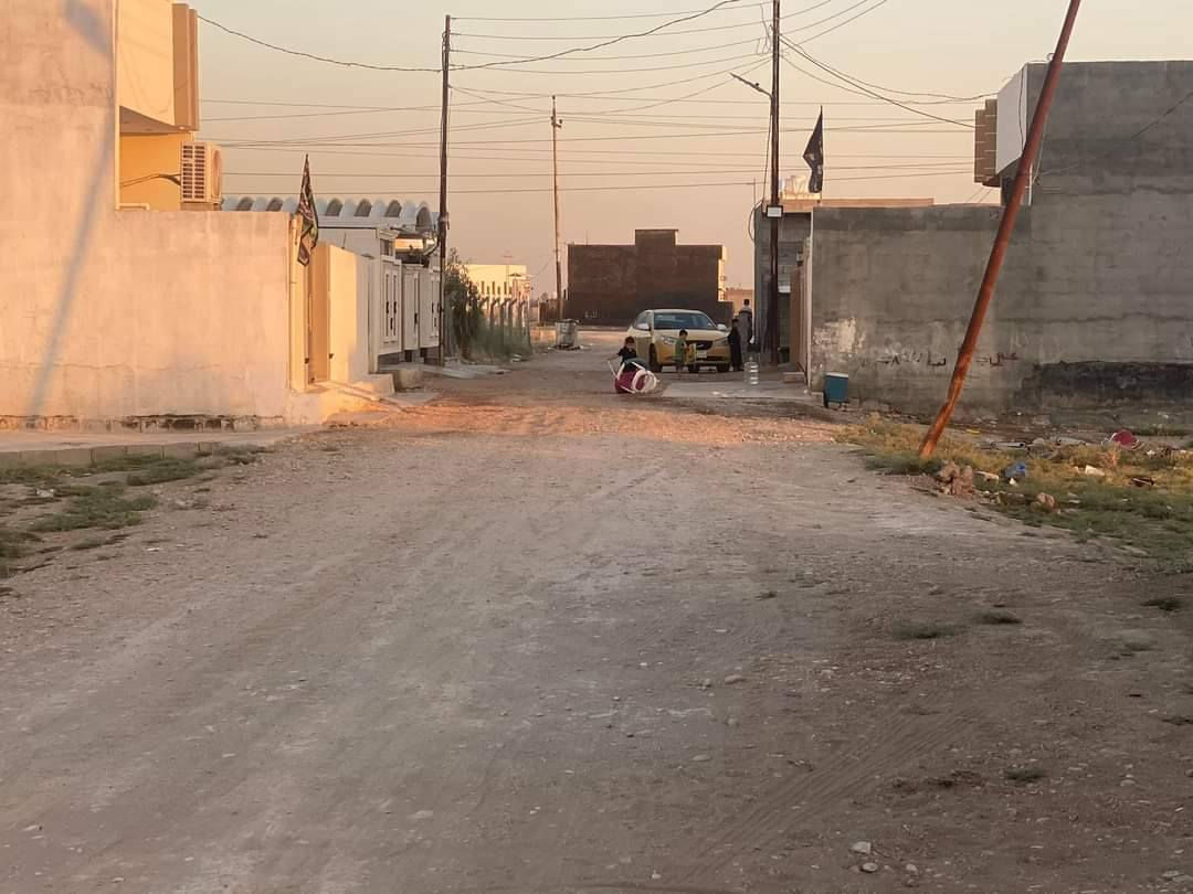 قطعة ارض للبيع في برغة ١١٠ مربعة تبعد عن الشارع العام ٧٠ متر ***********
