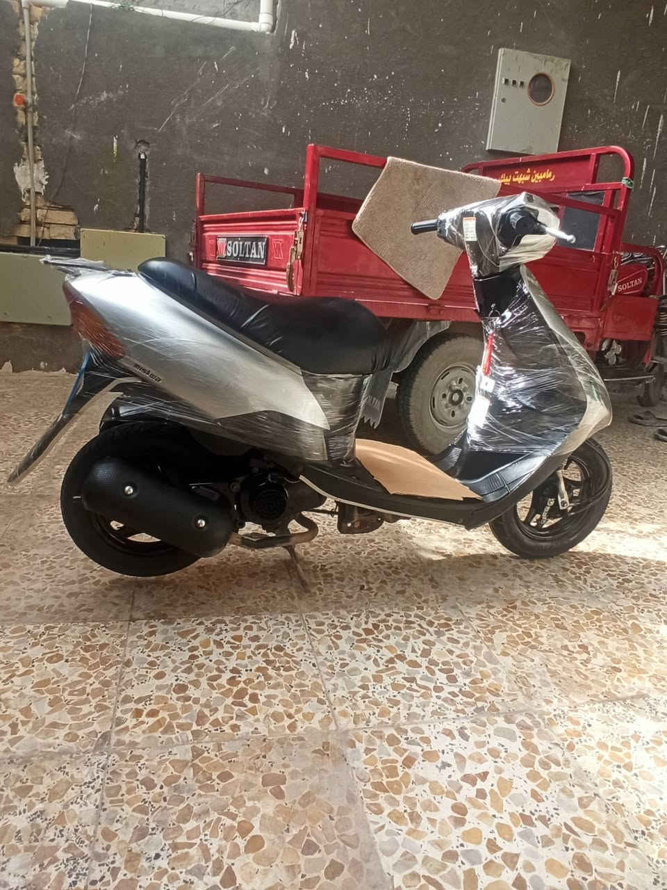 السلام عليكم دراجه ساسوكي رياضي للبيع مكفوله شرط الفحص اخت الوكيل كلشي بيها وكاله بس  كابريتر مبدل وعندي هم الصلي مالها سعرها 500قفل هذا رقمي ***********
