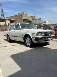 كرونا موديل ٨٠ محرك كير عادي مصبوغة حزام مكفولة من ضربة صدر امامي خلفي...