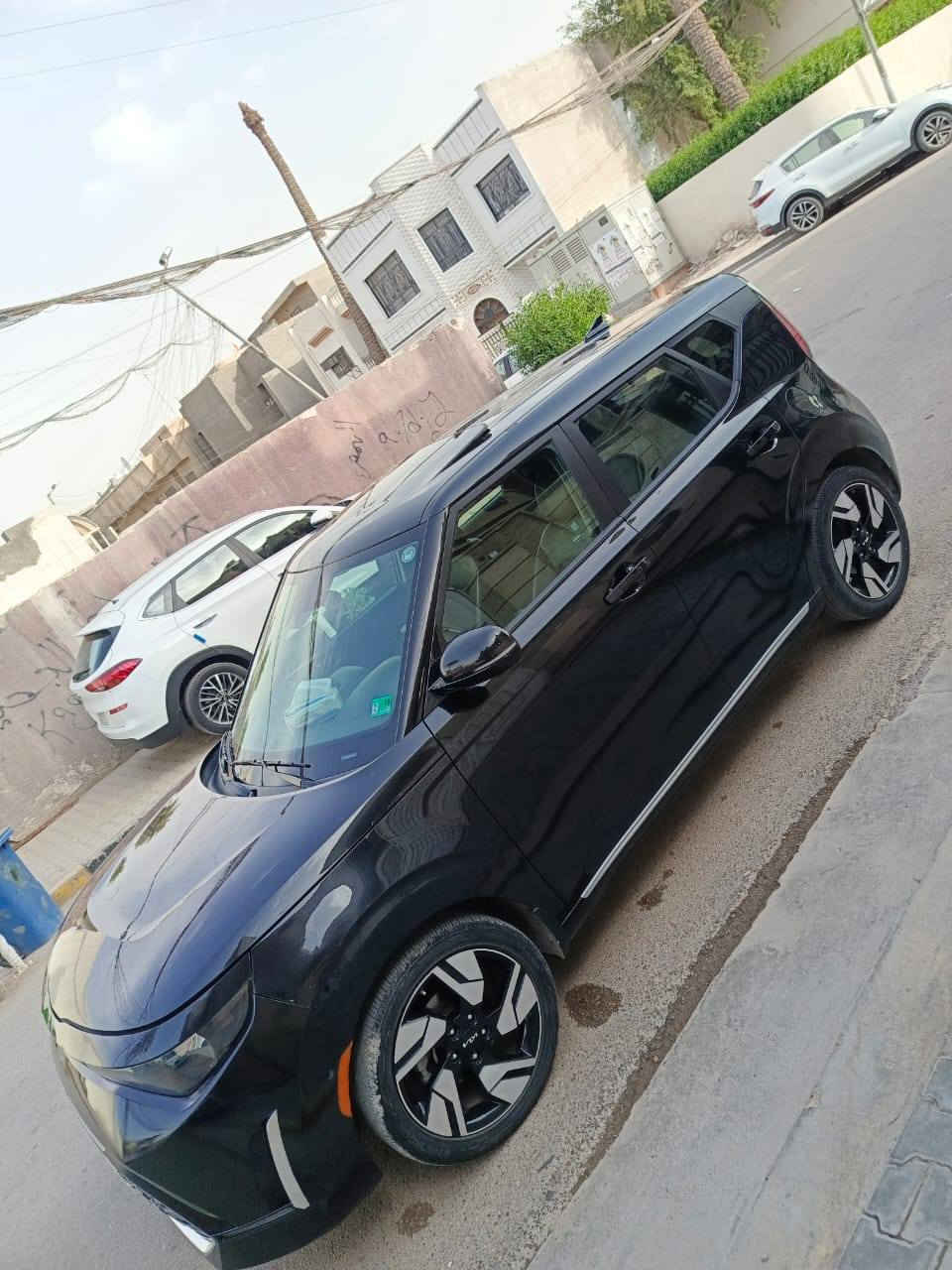 للبيع فقط كيا صول 2024 مواصفات جي تي فول واحد ع واحد مرقم اربيل باسمي جاهزه بدون اي نقص حادثها فقط دعاميه اماميه بدون ايرباك وسونر بيها ومكانها بغداد الاعظميهه  سعر 168 وبي شي بسيط ***********
