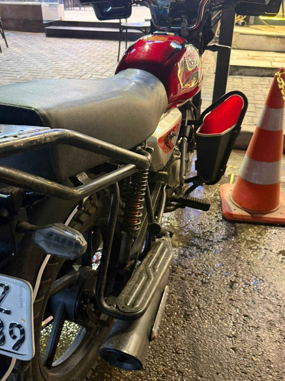 سلام عليكم بوكسر للبيع مديل ٢٢  داخله بل ٢٣ مرقم باسمي رقم جديد هزه جديده  ب مليونين و ٥٠٠ وبيه مجال بسيط ***********
