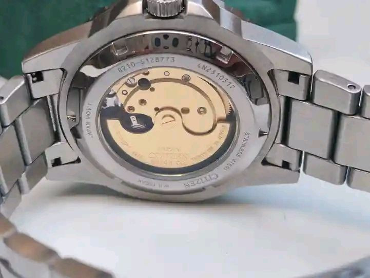 بسمِ الله ، والصَّلاة والسَّلامِ عَلَىٰ رَسُولِ اللهِ  ﷺ.🌿
#مــزاااااد
ساعة #سيتيزن الأصلية ☑️
#البراند_الياباني 🇯🇵 المعروف  ، ساعة ياباني أصلي أوتوماتيك + تكويك، مصنوعة من الفولاذ المقاوم، طوق دوار #مستخدم نظافة جيدة جدا، للرجال😍

⬅️ رتيل الساعة ≈ 300$

يبدأ المزاد من 10$ والرفعة اقل شي 10 $ والسوم بالدولار $

🔸 المزاد #عرض و #سوم و #طلب وأمر البيع طيب بأذن الله تعالىٰ 🤲

#يبدأ من الآن و #ينتهي يوم غدٍ إن شاء الله الساعة الثالثة و 45 دقيقة مساءً

 ☑️ للأعتماد أولاً : أرسال العنوان الكامل ورقم التلفون .

والتوفيق من الله للجميع 🤲

🔴 المواصفات :
▫️موديل ياباني أصلي وكالة رجالي
▫️مكنة أوتوماتيك 21 حجر
▫️مكنة كشف 
▫️مينة تفنى 
▫️طوق دوار
▫️الساعة بالكامل من الفولاذ المقاوم للصدأ / مطلي PVD
▫️مقاوم للماء الماء 100 متر 💦
▫️منفذ تاريخ شهري 
▫️أميال وعلامات مضيئة في الظلام 
▫️القطر 43 ملم

🔹الحاله مستخدم  نظافة جيدة جدا 😍

وتكدرون تبحثون على تفاصيلها أكثر 🌹
 
تأتي مع العلبة الاصلية فقط  .. 

🚖 يوجد توصيل الى جميع محافظات عراقنا الحبيب 🚖


**إذا كنت صاحب هذا الإعلان وتريد حذفه لأي سبب، رجاءا أرسل رسالة إلى الدعم الفني**