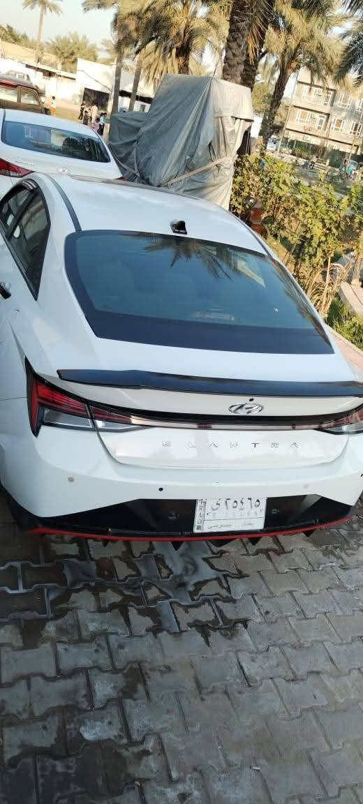 اسلام عليكم
النتره ٢١
فتحه 
تشغيل عن بعد
بصمه والموصفات الكندي معروفه كدامك موضح بل صور وسونر بل صور 
مكان السياره بغداد الشعله 
***********واتساب
