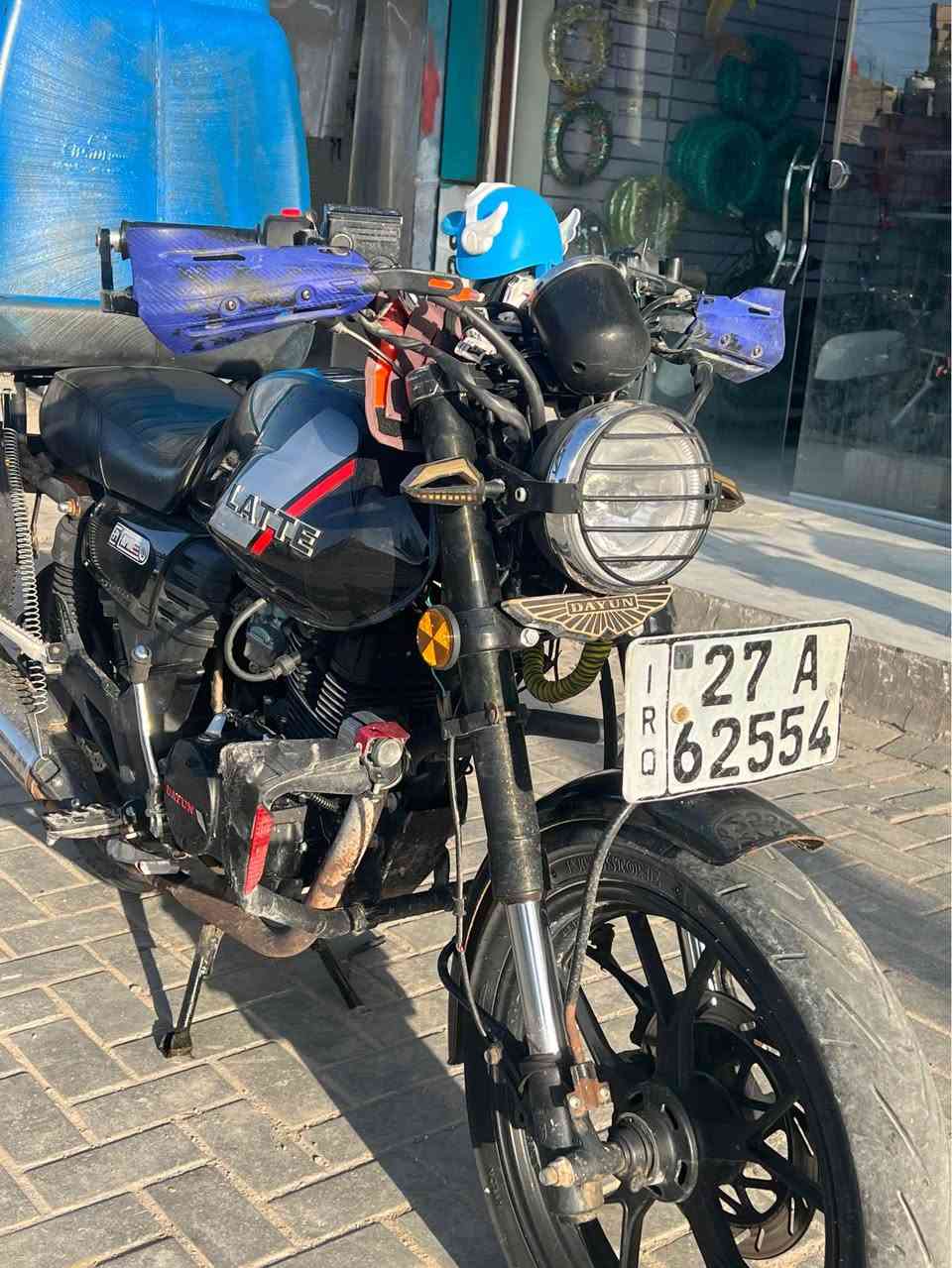 دراجه دايون لايتي. موديل 2023 
دراجه بي نواقص خفيفه 
رقم ناصريه مشروع وطني 
دراجه ب اسمي  
نواقص:
سلف 
مادزه خلفيه 
دكمه مال اشيار واكفه 
وكلجات 
سعر 
مليونين و 400 
***********
البصره البصرة, العراق
