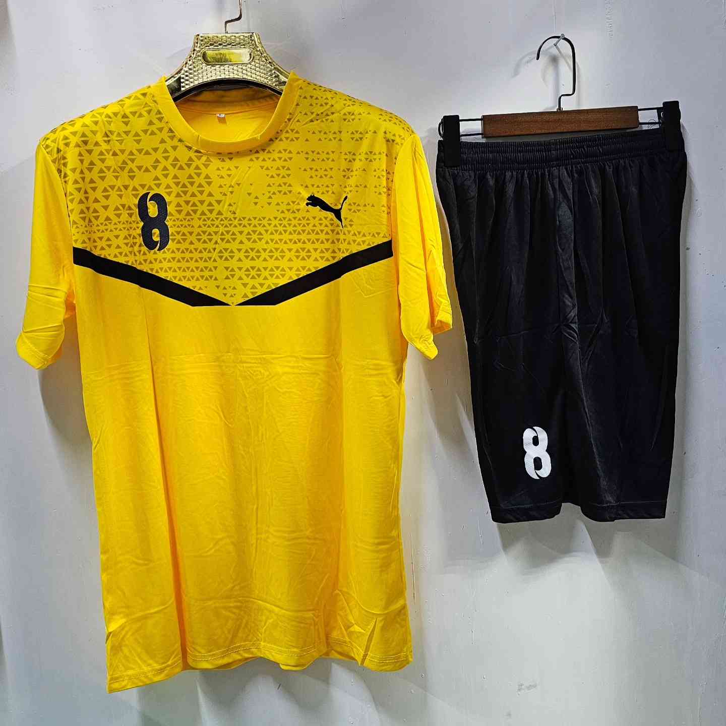 تاك للمدرب مالتك 
سيت 12 قطعة القطعه ب6 الف


**إذا كنت صاحب هذا الإعلان وتريد حذفه لأي سبب، رجاءا أرسل رسالة إلى الدعم الفني**