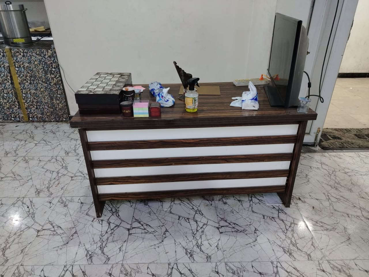 السلام عليكم
غراض كوفي للبيع مستعجلل

سيت ميز دومنه صاج ثقيل عدد 6
كراسي عدد 28
طبلات عدد 8
ميز كاشير ثقيل 
تخم قنفات 
كاونتر 
شاشه كامرات
حبل اناره ديكور عدد 25
شمعات اناره عدد10
بنكات جداريه عدد2
نراكيل كامله عدد15
سعر مناسب جداا 
عنوان سراجي ستفسار ***********
