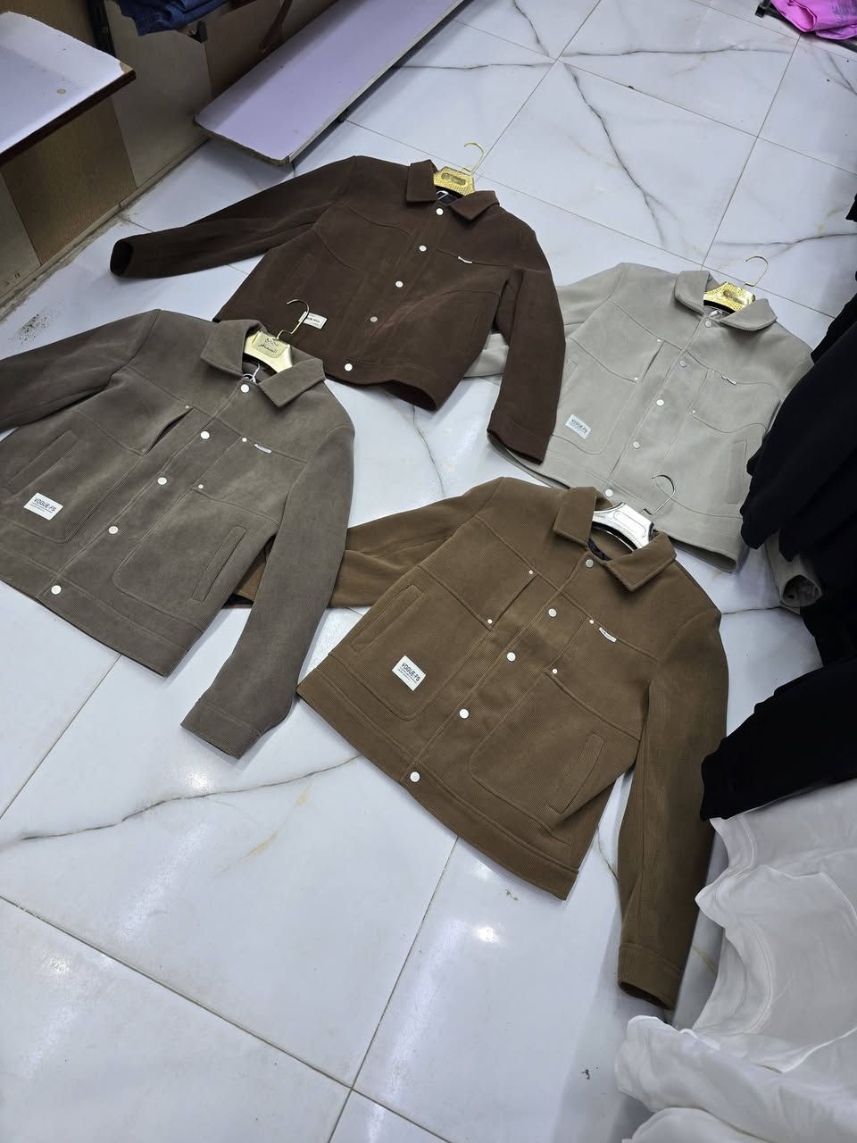 ازياء جواد الشمري ترحب بكم قماصل جلد وشامو تركي السعرررررر 20 الف عنوان المسيب السوق الكبير مقابيل صفاء الحبوبي جواد الشمري رقم الهاتف ***********
