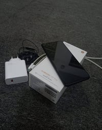 السلام عليڪم شاومي 11 T pro  كامل ملحقاته الاصلية مع سماعات akg هدية  ...