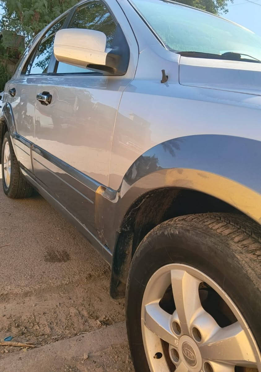 السلام عليكم
للبيع كيا سورنتو موديل ٢٠٠٧ لون رصاصي رقم ارببل الدولي تحويل مباشر هزة مامنتهية سنوية لغاية 28 محرك 6v تبريد شغال ثلج كير محرك صدر أمامي خلفي كلة مكفولات السيارة وأرد خليجي بدون حادث بيهة صبغ جاملغ أمامي اثر طخة خفيفة جهة السايق ونص باب السايق والباب الخلفي نفس الجهة اثر جراد وشخوط بدون حادث والباقي بلادي كهربائيات كلهة شغالة بلادية المواصفات فتحة بنرامة كامرة دوارة +بلوتوث مري كهرباء 5ويل كب بلادي السيارة 5راكب 
السعر 85 وبيها مجال حك الجية مكاني بغداد الزعفرانية الرقم ***********
