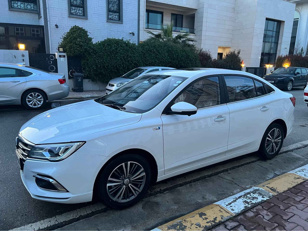 السلام عليكم سيارة MG5 لكجري موديل 2024 كفاله عامه بدون صبغ بدون بارد
سيارة بعده بضمان الشركة سيرفس كامل 
ماشية KM22 
فول مواصفات خمس كامرات 
مقاعد جلد
كشن كهرباء
ويل كروم 
فتحة سقف
 • مصابيح أمامية وخلفية LED
 • أنوار نهارية LED
 • مرايا جانبية كهربائية شفط   
 • حساسات أمامية وخلفية للوقوف  
 • شاشة لمس للوسائط
 • Apple CarPlay و Android Auto
 • بلوتوث + USB + AUX
 • تحكم بالمقود
 • تشغيل السيارة بالزر 
 • مكيف هواء أوتوماتيك 
للاتصال *********** 
مكان سيارة سليمانية السليمانية, العراق
