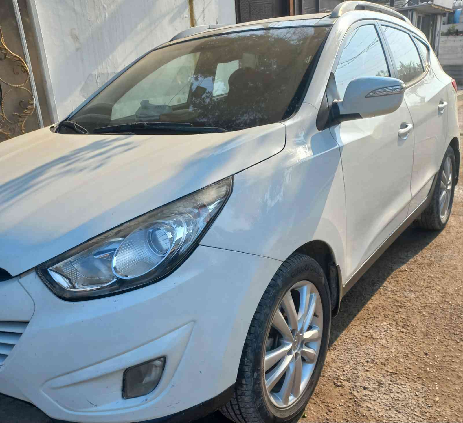 توسان 2011
لايوجد صبغ عدى كم شخط مكحل 
ماشيه298790
مكينه 2000  دوش جيده رقم مشروع وطني 
القماره بانوروما
السعر145 ورقه
السياره/ بغداد الضباط
  ***********
