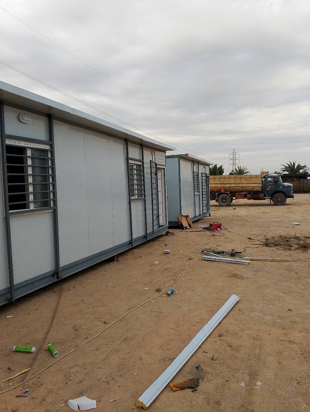 كرفان قياس 6*3 مجهز للعيش جديد غير مستخدم داخله حمام وتواليت ومطبخ وغرفة معيشة متنقل لباقي التفاصيل اتصل ***********