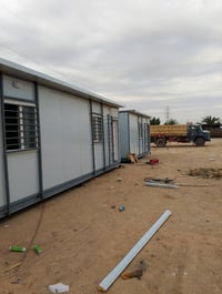 كرفان قياس 6*3 مجهز للعيش جديد غير مستخدم داخله حمام وتواليت ومطبخ وغر...