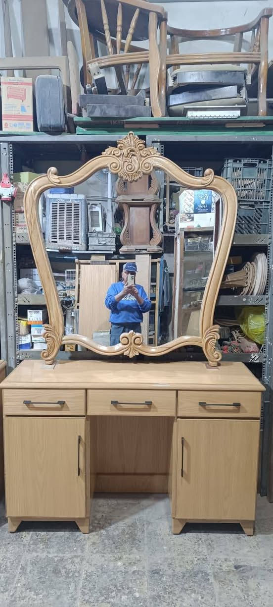 غرفة للبيع المكان بغداد البياع خشب بلوك سنديان صاج تزكام السعر 3 ملاين  للتواصل على ***********
