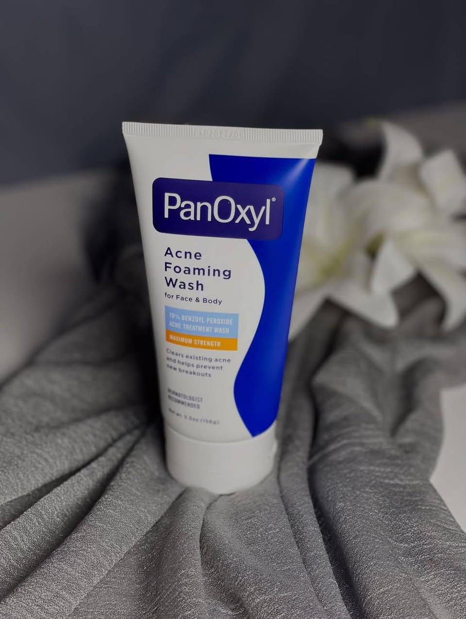 غسول بانوكسيل الاصدار الجديد 
10%‏Panoxyl wash
 -المختص بعلاج الحبوب بالوجه و الجسم(الظهر والصدر والايد) 

-الماده الفعالة هي البنزل بيروكسايد
البنزل بيروكسايد مفعولها علاجي للحبوب 
تقضي على البكتريا المسببة للحبوب 
يعقم البشرة وينشف الحبوب الي تطلع
بلاضافة لتاثيره على الحبوب
البنزل بيروكسايد يقضي على رائحه التعرق المزعجه لانه يقتل البكتريا المسببه لهذي الرائحه 
- يعالج الحبوب ، ويمنع ضهور الحبوب الجديده 
- يقلل البكتريا المسببه لحب الشباب ،و يقلل من تكون البثور 
- يساعد على تنضيف المسام 

 يستخدم  مرتين في الاسبوع الاول ، وثلاث مرات في الاسبوع الثاني  ويبقى الاستمرار عليه 3 مرات فقط في الاسبوع صباح او مساء للجسم او الوجه

#اكسبلور #اكسبلور_فولو #اكسبلور_expl:———————————————————————————
.
:
.
:
.
.
:
.
#اكسبلور #explorer #liker #project #skincare #مشروعي #اكسبلورر #اكسبلور_explore #أكسبلور #العراق #العراق🇮🇶 #الانبار #الأنبار #الرمادي #video #فاشن #فاشنيستا #لايك  #منشن #فولو #فولو_لحسابي #بشت #بشتات_مناسبات #عيد #فستان #مشاهير #يوتيوب #ترند #ترند_العراق⁩


**إذا كنت صاحب هذا الإعلان وتريد حذفه لأي سبب، رجاءا أرسل رسالة إلى الدعم الفني**