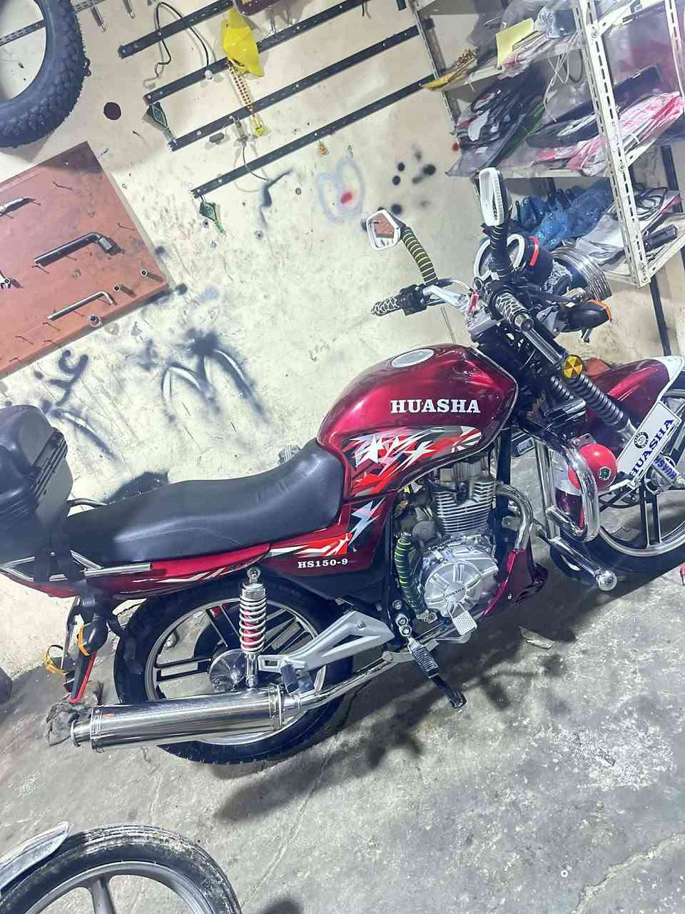 سلام عليكم دراجه هيوشه موديل 2023 دراجه بلاديه بمعنه الكلمه مفوله نضافه بيع او مراوس ولافضل بيع  سعر 925 شراي حياك الله ***********
