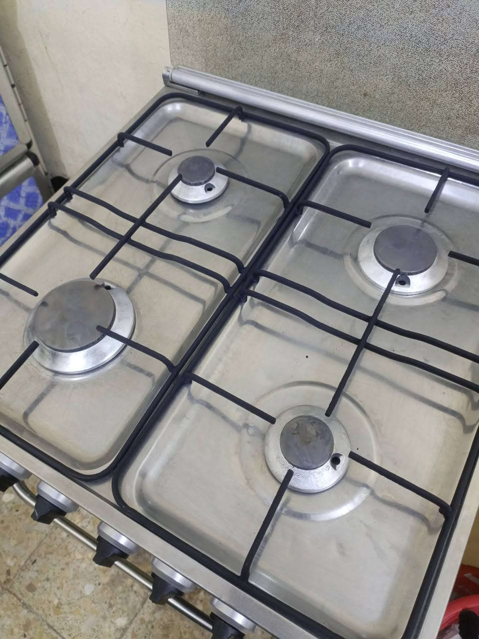 طباخ فريش مصري باب اول 4 مشاعل نضيف كلش وشغال العيون والفرن شرط الفحص سعره مناسب اني مكلف بلنشر الاتصال بلرقم واتساب موجود 
***********
