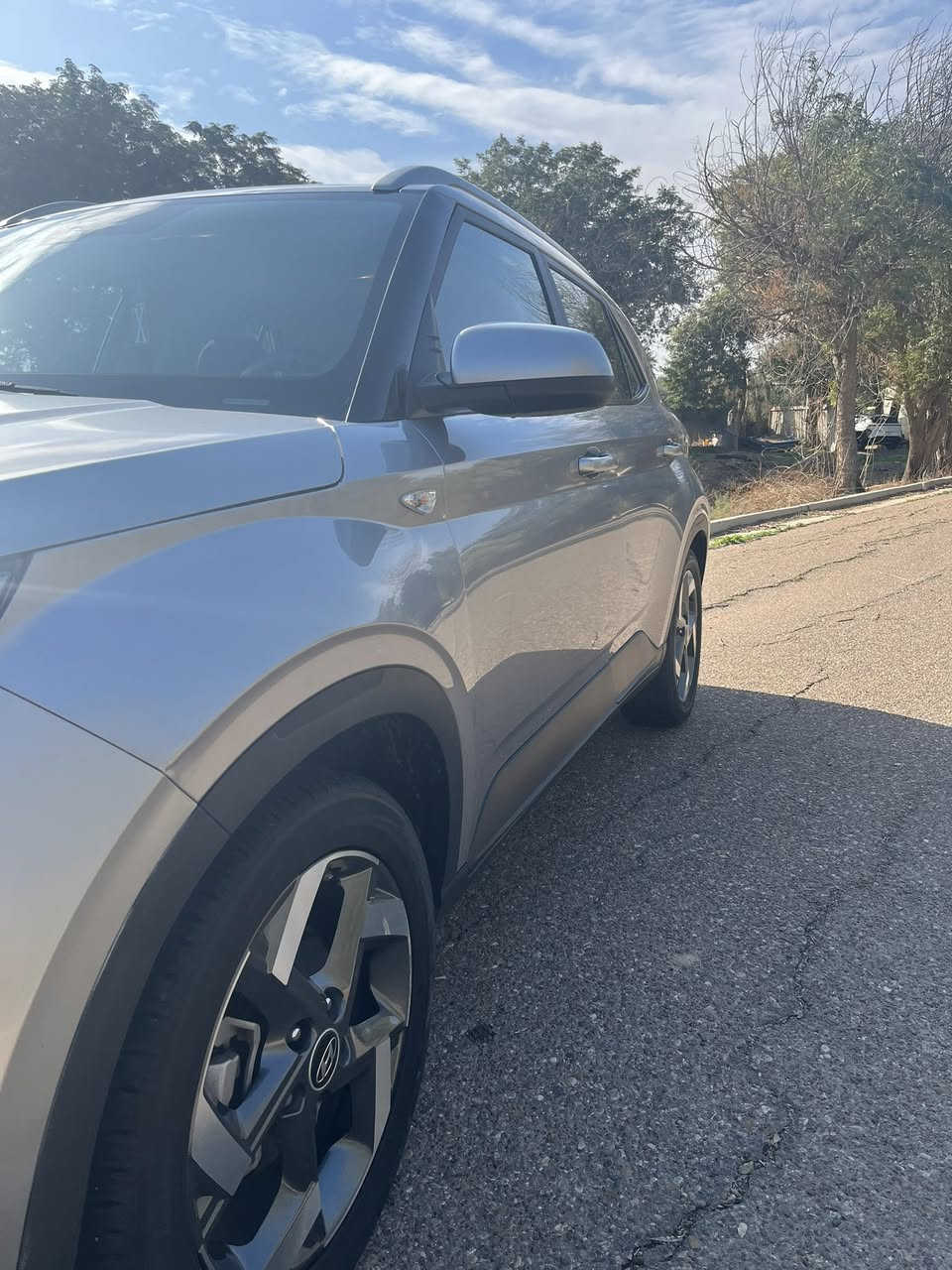 السلام عليكم
للبيع فينو 2023 فول مواصفات 

المواصفات 👇👇 
💯 سلايد 
💯 رادارات امامي و خلفي و جانبي 
💯 نقاط عمياء 
💯 توقف ذاتي 
💯 تحذير عند الخروج عن المسار 
💯 شاشه كبيره 
💯 كامره 

و بعد بيها باقي المواصفات 

اخوان السياره ماشيه 45 الف فقط بعدها جديده 

السياره ليبل واحد و عده جاملغ الامامي  .. تبديل 

السياره كلش حلوه

السعر135 و بيها مجال بسيط 

مكاني بغداد  .. ***********
