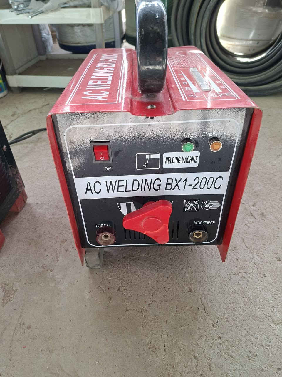 سلام عليكم ماكنة لحيم نظيفة جدا
معروفة عند أصحاب الخبرة الحجم ٢٠٠ السعر ١٧٥ الف اللي يحب يتصل وبخدمتكم العنوان بغداد الزعفرانية 
***********
