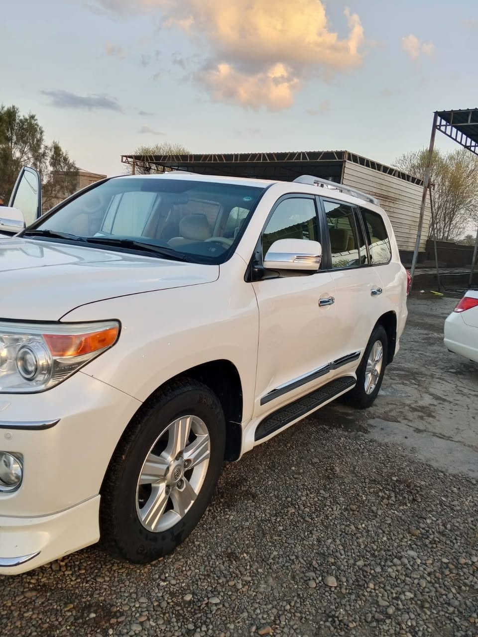 السلام عليكم للبيع لاندكروز موديل 12بريم فول مواصفات
بصمة تشغيل بصمه ابواب مري شفط كشن كهربائي فورويل زراك حساسات خلفيه واماميه 7راكب3قطع تبريد سته سلندر كير ومكينه شركه والسياره مكفوله كفاله عامه تخم تاير جديد السياره مال جناي مانقصه كلشي وبالعافيه ع الياخذه سعره 395وبيه مجال قليل 
مكانه صلاح الدين.. بلد.. ***********
