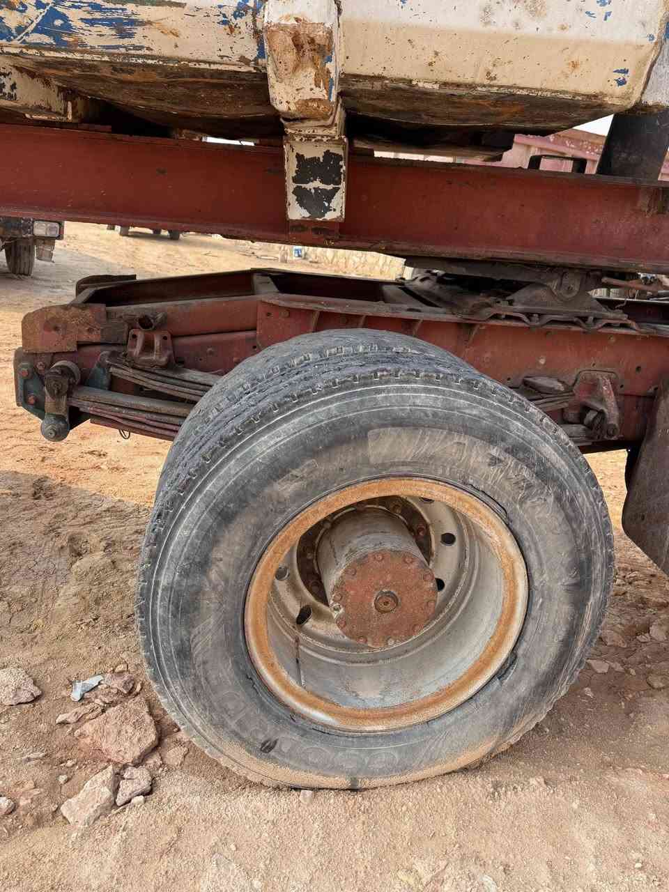 سلام عليكم تريله للبيع سعر 130 ورقه موديل 86 مكينه 28 لاتنقيص ولاتبخير كير 130 رقم دهوك ما اندل راعيها اكسن جي اف شاصي مكفول سياره جاهزه للشغل تايرات 24نص عمر  مكان سياره نجف رقم *********** سياره ابيعها كلها ما ابيع راس وحد والعربانه وحد
