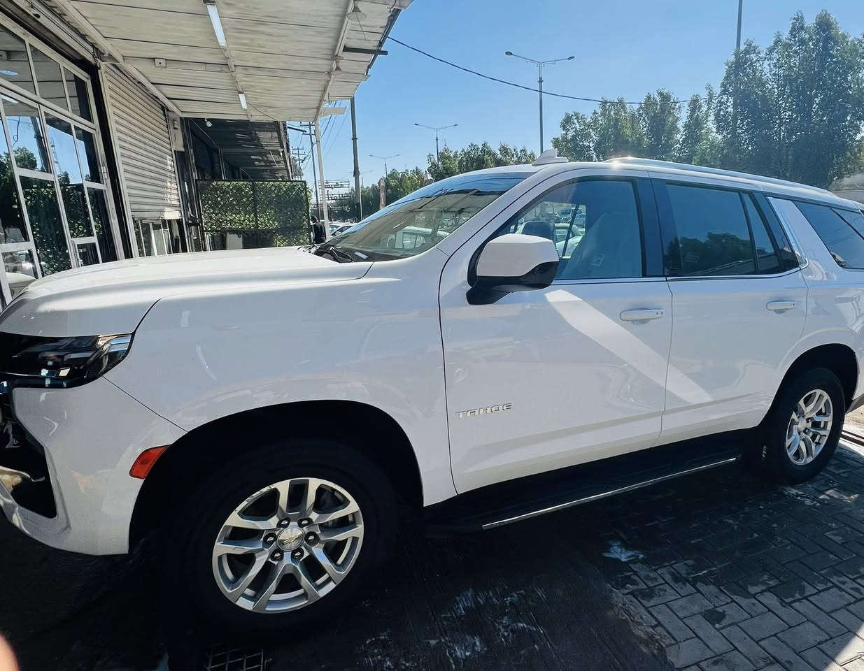 السلام عليكم  
تاهو موديل 2021 خليجي وكاله المنصور  السونار داخل المنشور
ماشيه126
 كير محرك حداديه مكفولات 
المواصفات 
بصمه 4
حساسات اماميه خلفيه 
رادار امامي 
مانع تصادم 
تحديد مسار 
رادرات جانبيه
ثلاجه داخليه 
كامره خلفيه دواره
ثلاث قطع تبريد 
شاشه
سايد بريك دكمه 
تحكمات ستيرن 
كراسي كهرباء 
لد نهاري 
زنون اصلي 
تشغيل عن بعد
اطفاء ذاتي 
السياره جديده جدا 
مكان السياره محافظة البصرة
‏السعر 415$
***********
