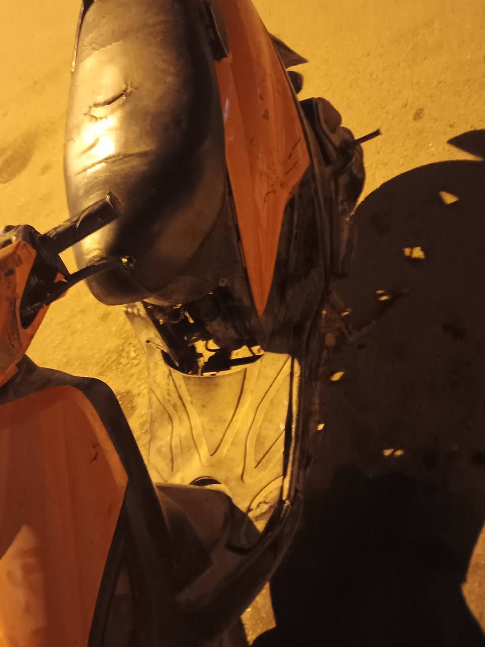 ماكس 140 لون مميز برتقالي شلعه ومعدل فول محرك ناعم ومستقر بس عوزها كعكه صالنصه نكره سلف اشاير شغلات لايت امامي واكف كيج بانزين يُشَتغلً رايدها ب 260 ومجالها بسيط عنواني بغداد حي العامل ***********
