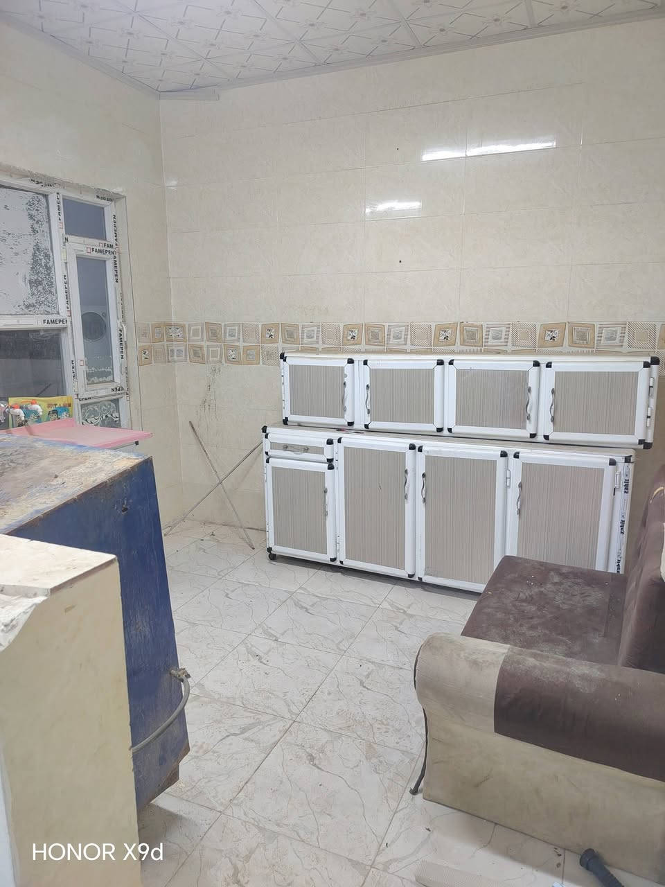 شقه الايجار حي الاخاء قرب مدرسه انس ابن مالك غرفتين نوم وهول مطبخ.                                           ♕مكتب تاج الملوك      ***********/ 0777107269/   السعر 250
