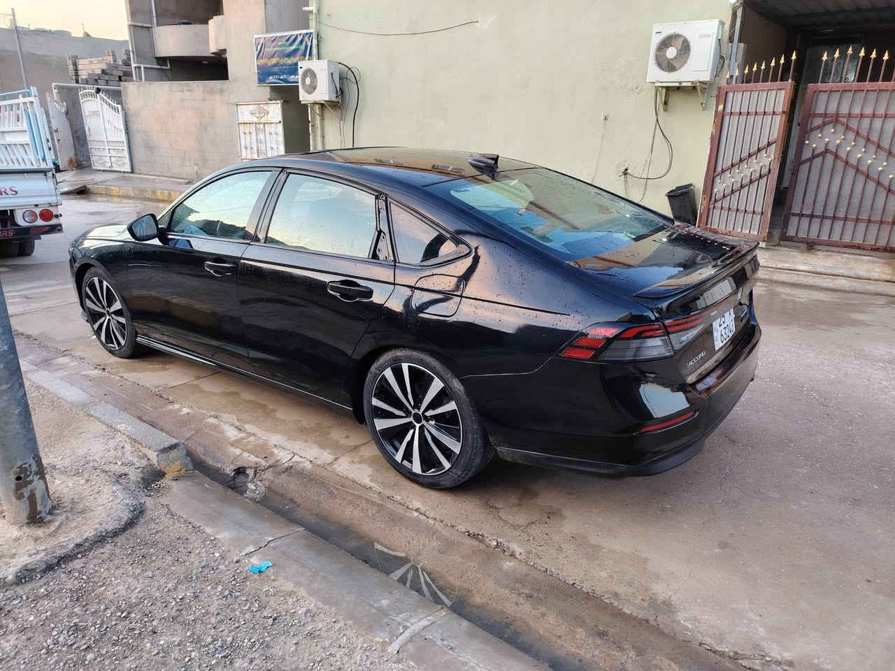 سلام عليكم للبيع هوندا اكورد هايبرد اسبورت موديل ٢٤ رقم كركوك بسمي ضرره 5 قطع ماشيه 51 ميل كشنات كهربائية وفتحه سقف اشاره لكزز لايت لد ابيض والعالي عدسه الايت بي ضوه من تدور يمين اويسار السعر ب ١٦٠ وبيهه مجال ***********
