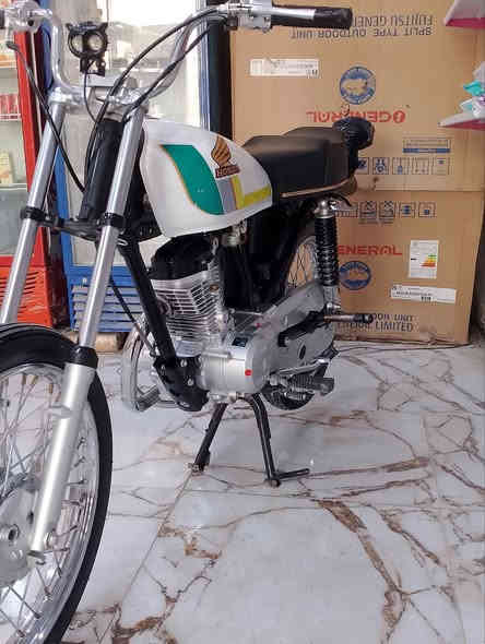 للبيع تعميره ٢٥ بعدها اول تبديله دهن شاصي ارشا الدراجه كلك سعرها ٧٠٠ وبيها مجال ***********
