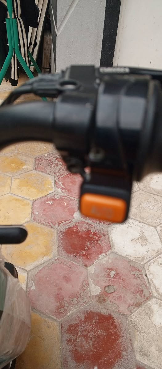 دراجه نوع Rayyan لون اخضر فاتح سرعه40حقيقي وياها سله مالته عداد3سرع كلشي بيه شغال ماكو شي عاطل دراجه من الاخير مكفوله كفاله عامه تجي وياها شاحنتها الاصليه شرط انطيك وياها ضمان شهر اذا عطلت رجعه الي للاستفسار واتساب***********
