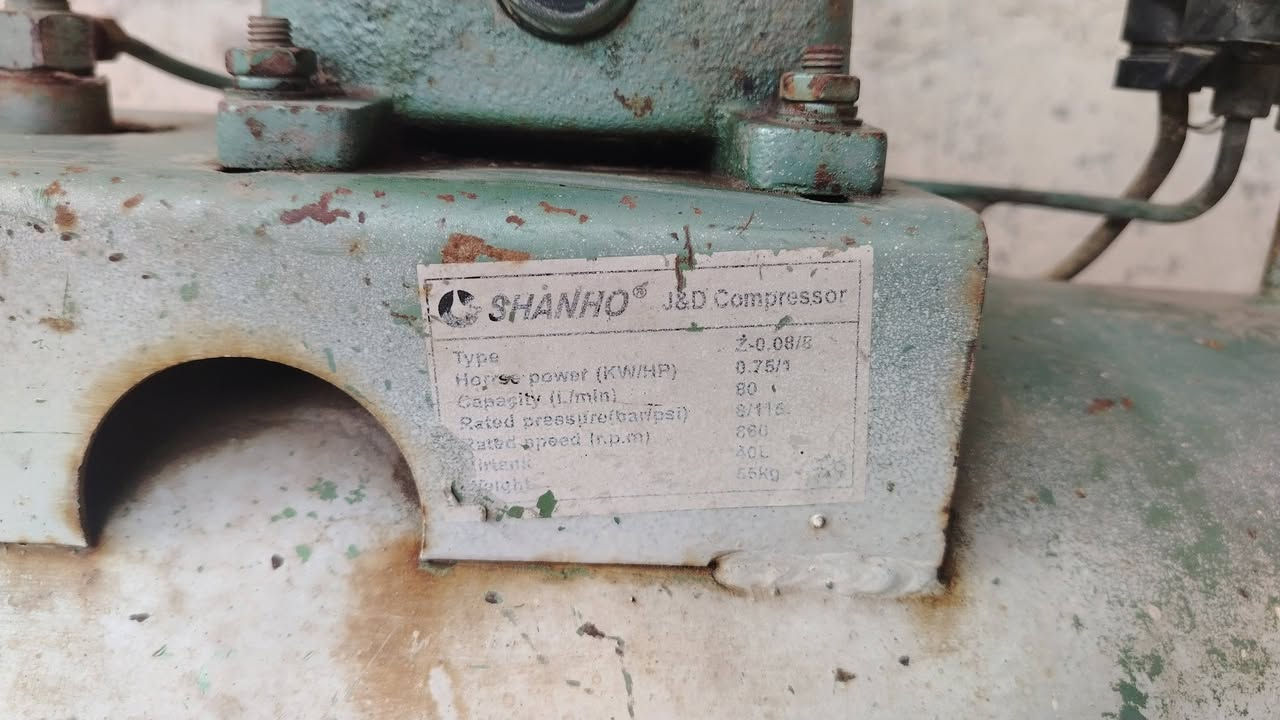 السلام عليكم
كمبريسر
للبيع
صناعة قديمة 
نقص ماطور
السعر
60 الف
عنوان بغداد الحبيبية
***********
