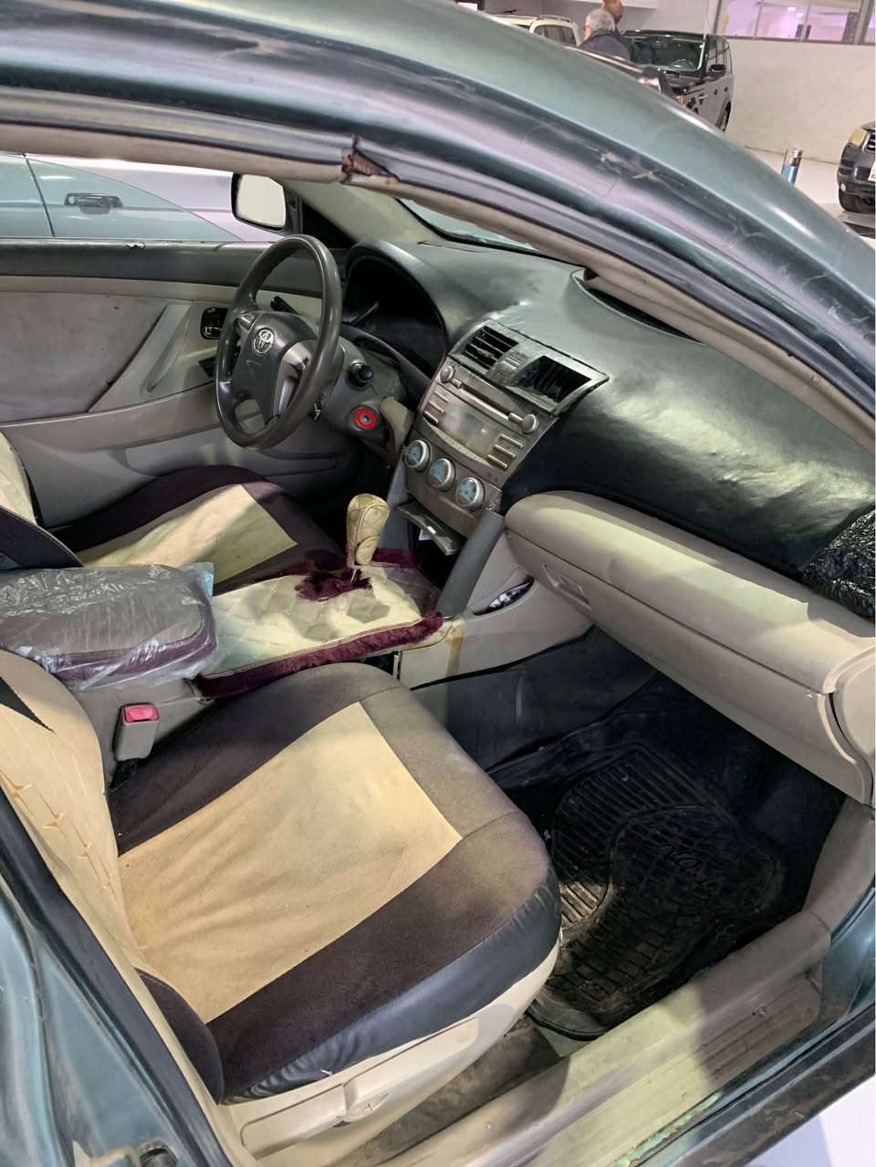 كامري 2011
سياره عام سبغ قولبي 
سياره ده ين و دزين شه رت 
جهـ دهوكي 
گئرو مكينه شه رت 
سعر 55وره قه مجال 
رقم موبايل *********** سميل, دهوك
