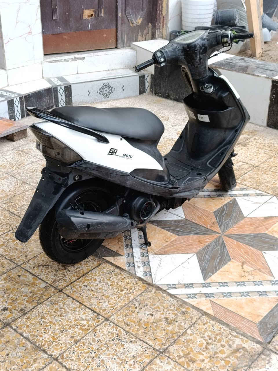 السلام عليكم
مااكس عدله ياباني 120 
دراجه  محرك بلادي فوول نعومه بوشه 49  بلاد شرط الفحص
كفرات بلادي كله مختمه 
شلعه ومعدل  110 فوول متنكض
كلشي شغال سلف و هندر  كلوبات اشاير  سكنات  عينه عداد السرعه و البانزين كلشي عل بلاد 

احلا من صور بالف مره 
سعر 700 وبيهه مجال قليل 
شراي يتصل
مكاني بصره 
 
***********
