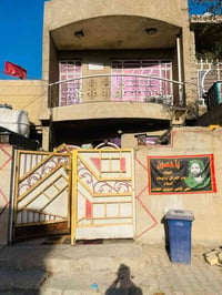 بيت ١٠٠ م طابقين للبيع اني صاحب البيت ب اسمي بيت نضيف العنون الحسينيه ...