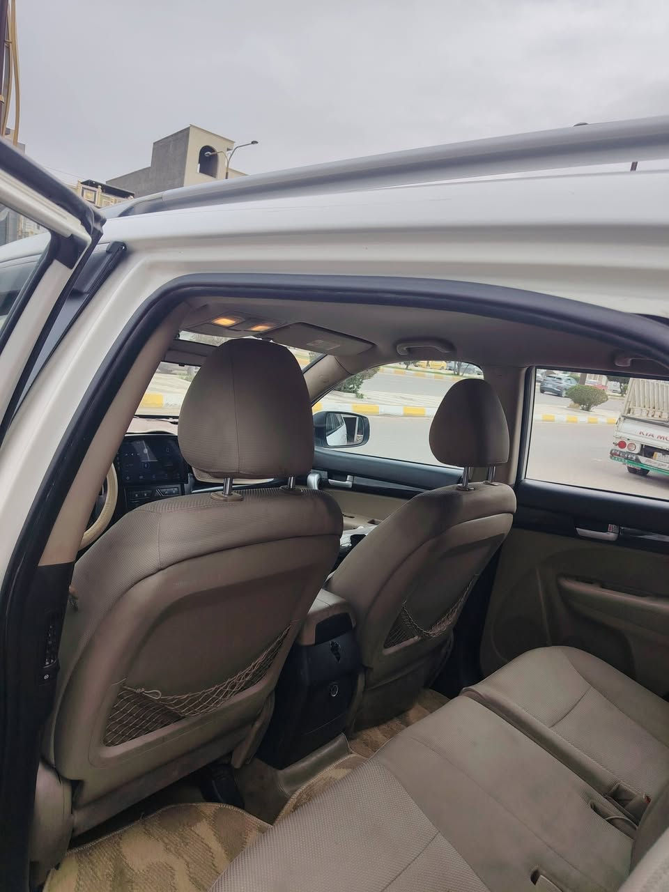 السلام عليكم سورنتو موديل ١٢ محرك ٤ بيه قطعتين جاملغ خلفي ونص الصندوك محرك جديد سعر ١٣٥ بيه مجال للتواصل ***********
